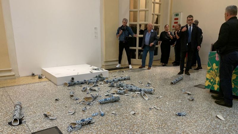 Man smashes Ai Weiwei sculpture at Italy art show opening…