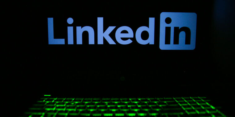 How to stop LinkedIn from training AI on your data